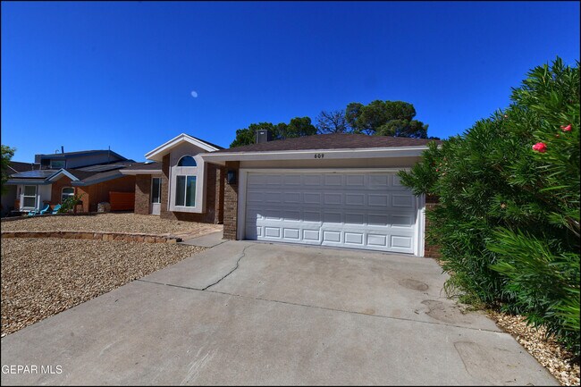 Foto del edificio - 609 Bristol Dr