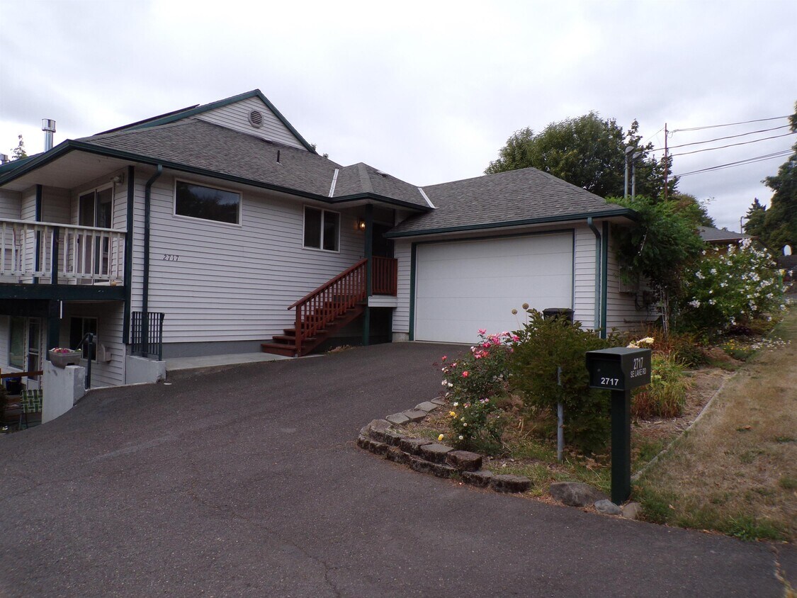 Primary Photo - 2717 SE Lake Rd