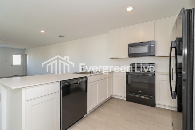 Building Photo - 200 Sycamore Pl