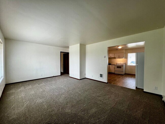 Foto del edificio - 1131-1133 Stewart Ave