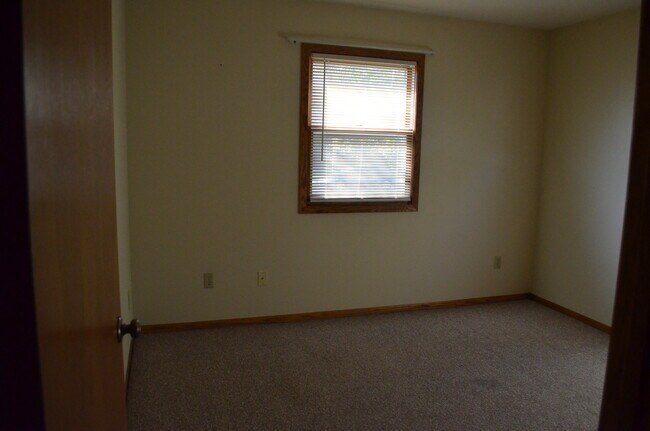 Building Photo - 1205 Schoenhaar Dr