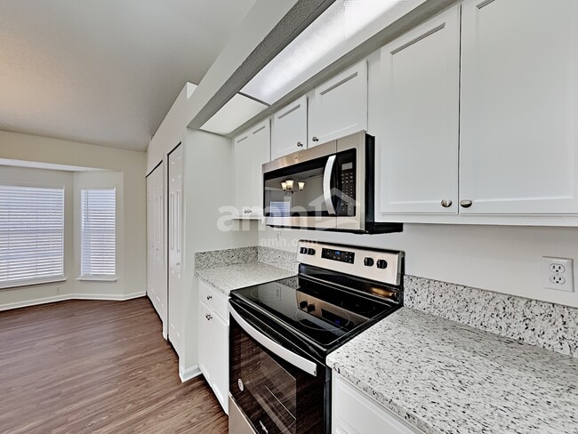 Building Photo - 3155 Olde Sutton Parke Dr