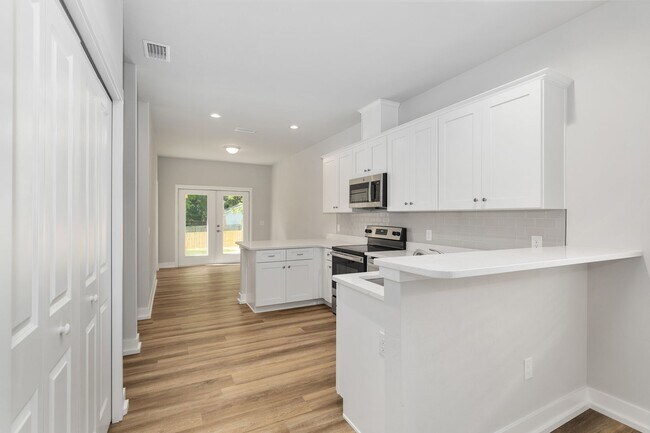 Building Photo - Historic Downtown Living – 3 Bed / 2 Bath Home