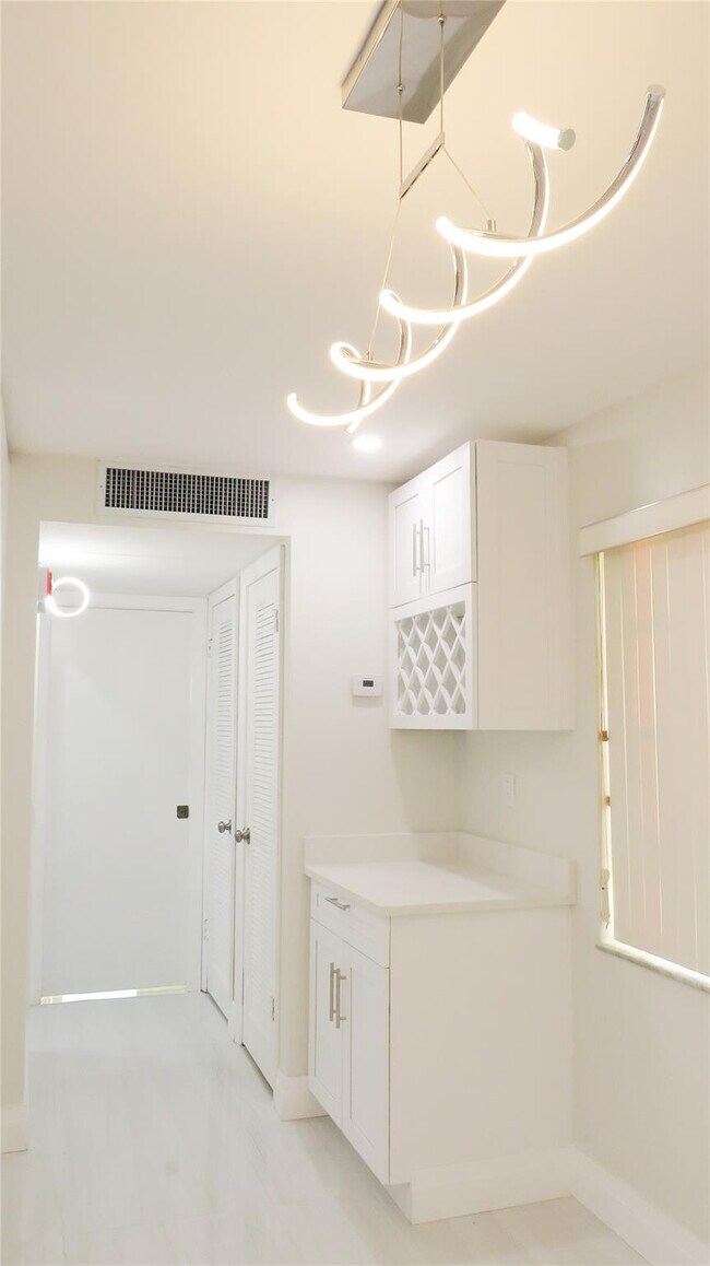 Building Photo - 343 Normandy Ln