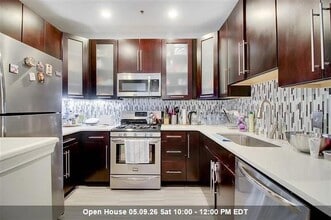 Building Photo - 279 Roslyn Ct
