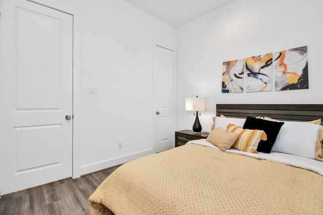 Foto del edificio - 9006 Laverne Laurel Ln