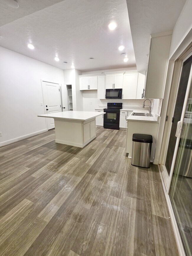 Foto del edificio - 103 E Brushy Canyon St
