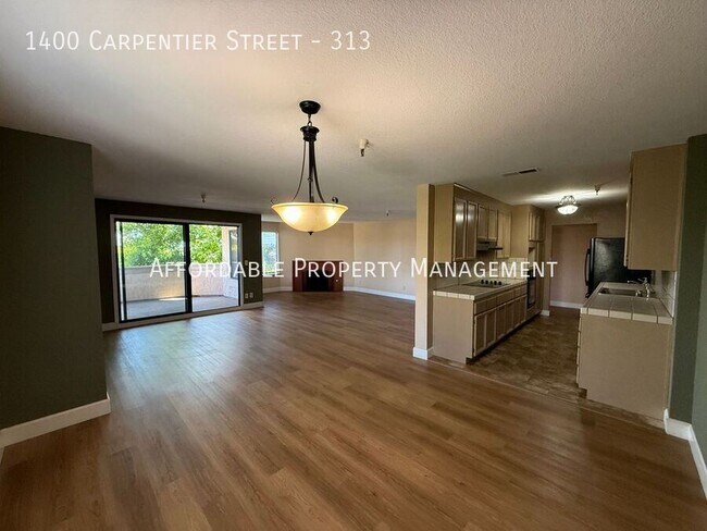 Building Photo - 1400 Carpentier St