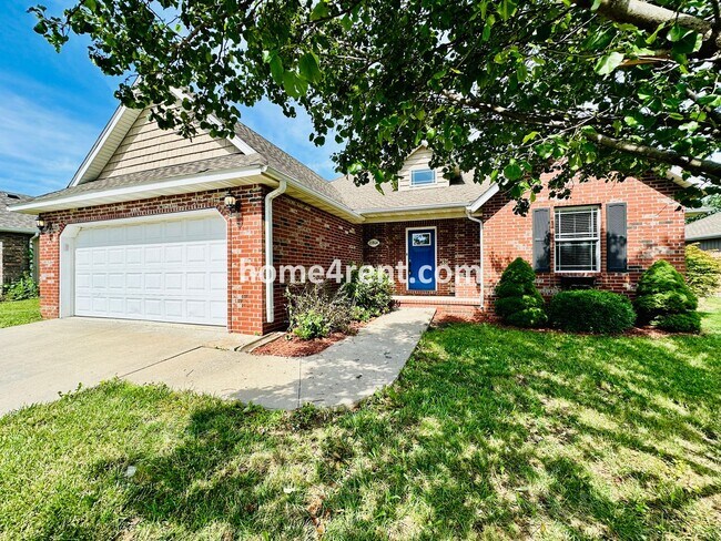 Building Photo - Beautiful Ranch Style Home, Vaulted Ceilin...