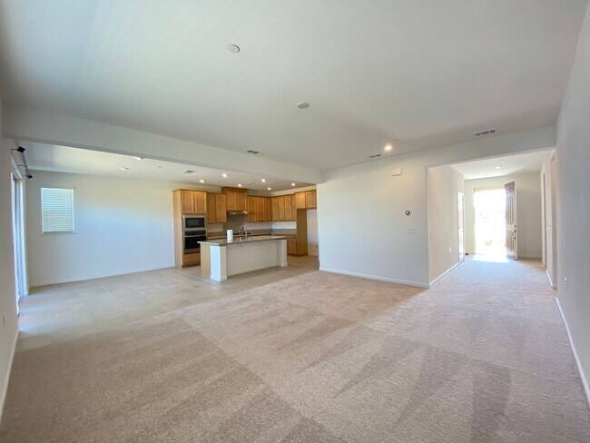Building Photo - Newer Taylor Morrison Home