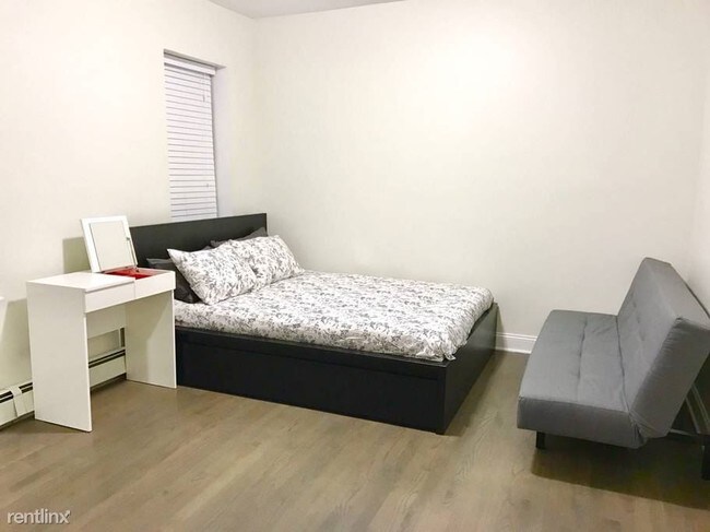Building Photo - 2 br, 1 bath  - 90 Bristol St Apt 9