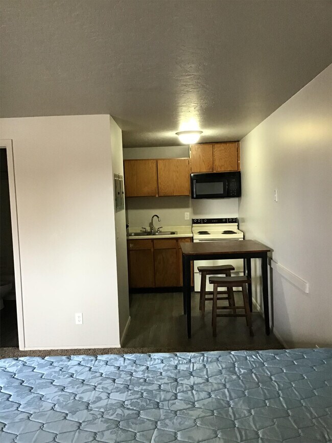 Building Photo - 202 Bear River Dr
