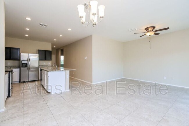 Foto del edificio - 4848 E Chromium Rd