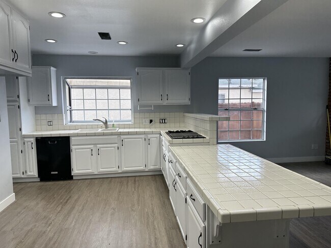 Building Photo - 8709 Oak St
