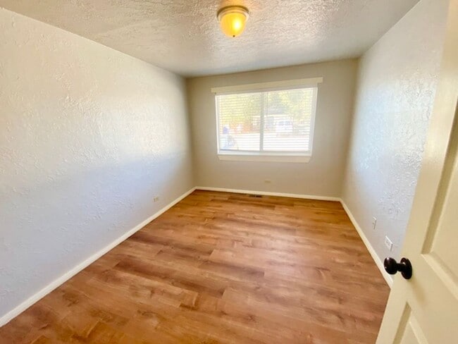 Photo - 7382 Oneida Dr Apartment