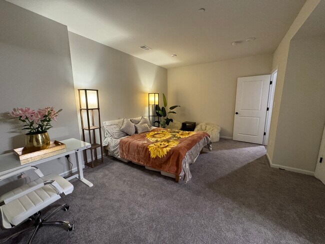 1st floor bedroom and bath - 205 Rock Run Cir