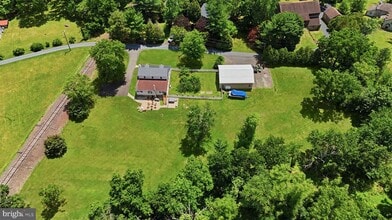 Building Photo - 1682 Creek Rd
