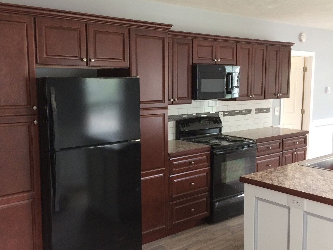 6 Elm St, ster, MA 01570 Apartments in ster, MA