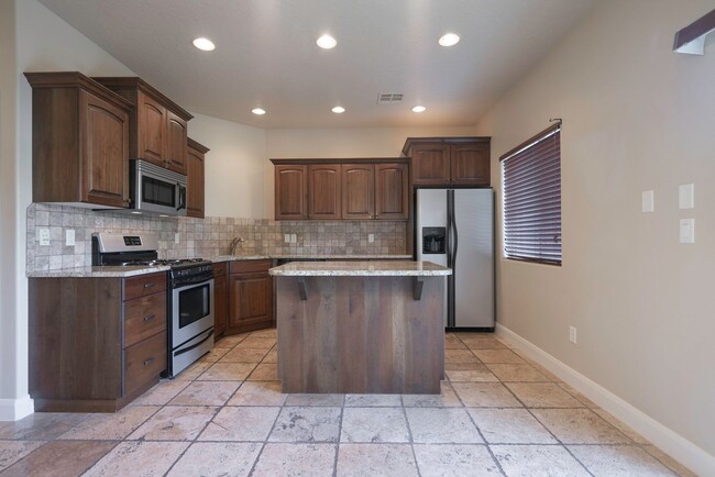Foto del edificio - 3 Bedroom & 2.5 bathroom - Dog Friendly pr...