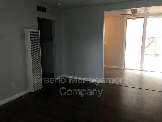 Building Photo - 2560 N Maroa Ave