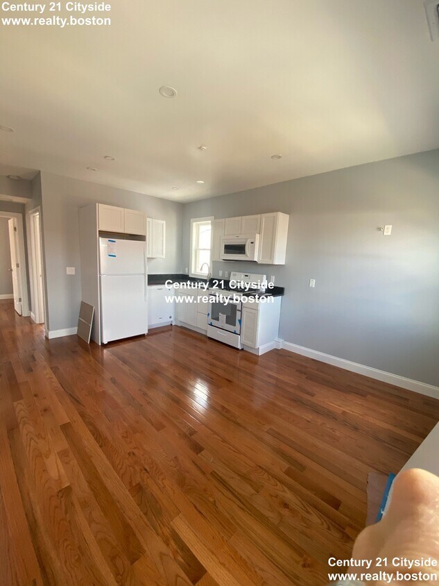 Primary Photo - 137A Paris St
