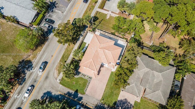 Foto del edificio - 1451 SW 11th Pl