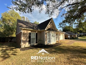 Building Photo - 1062 Trappers Cove