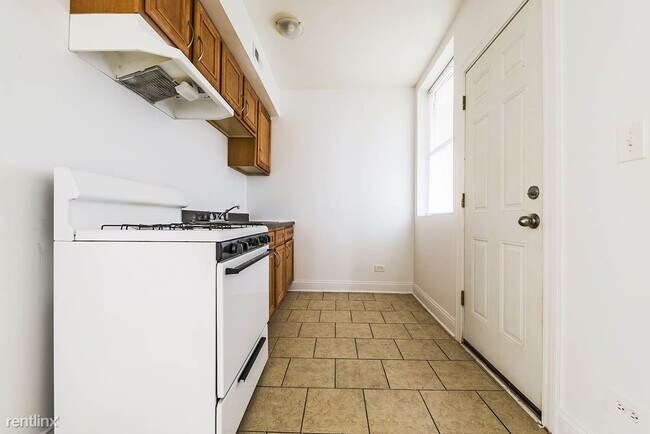 Building Photo - 2 br, 1 bath Apartment - 6954 S Calumet Ave