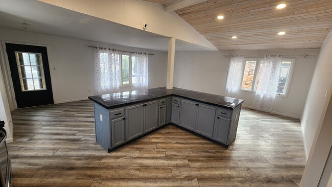 Building Photo - 638 Calhoun Ave
