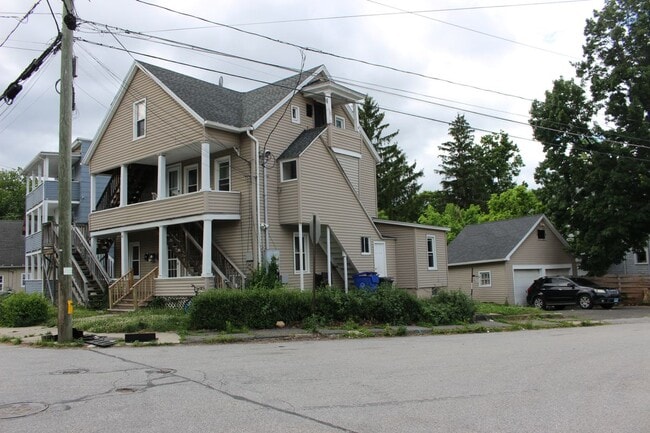 Building Photo - 46 Pulaski St