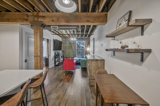 Building Photo - 610 21st Ave N