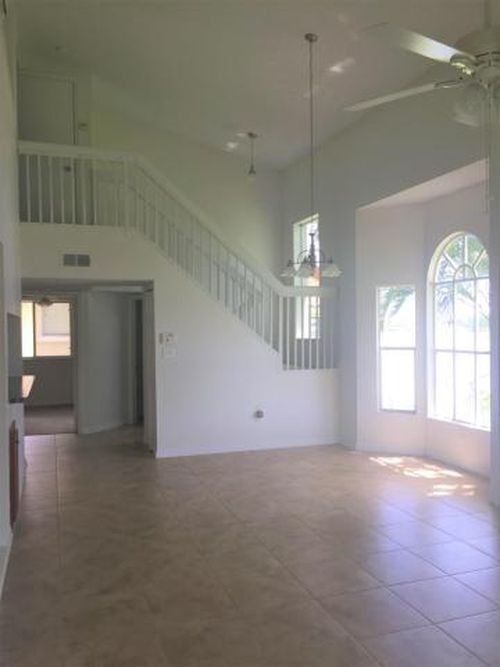Building Photo - 8201 Glenmoor Dr