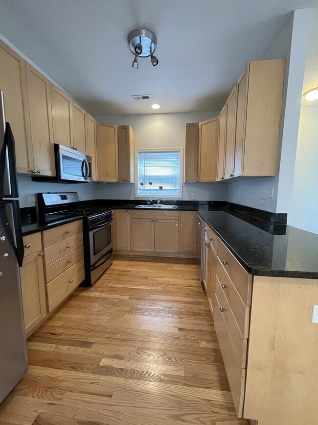 Foto del edificio - 6823 S Dorchester Ave