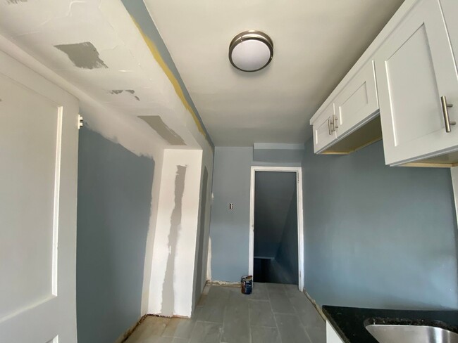 Building Photo - 3 Bedroom and 1 bathroom Row House Availab...