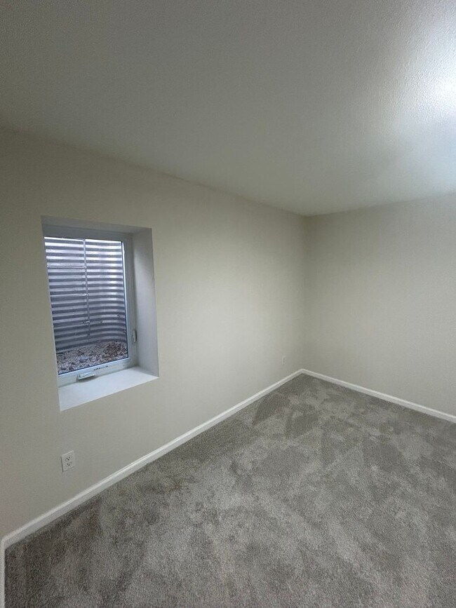 Building Photo - 1208 N Brunswick Ln