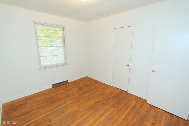 Building Photo - 1521 Dunbar St