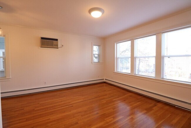 Foto del edificio - 30 Upland Rd