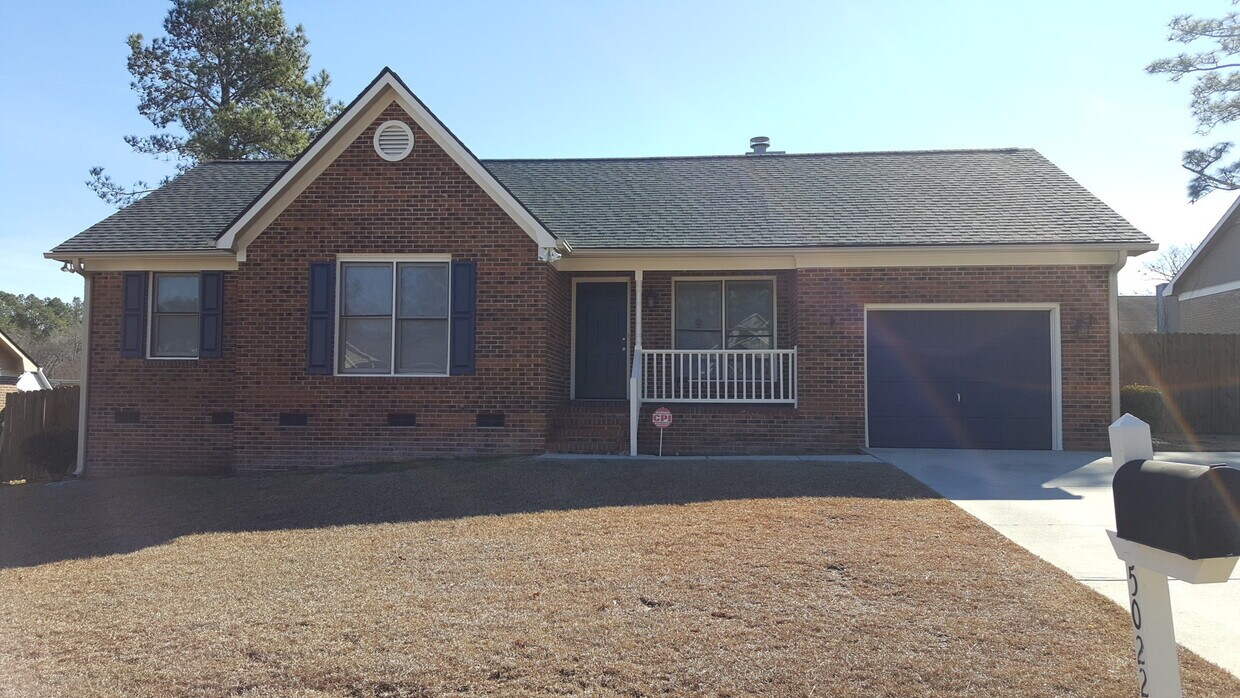 Foto principal - Wonderful 3 Bedroom 2 Bathroom Home!