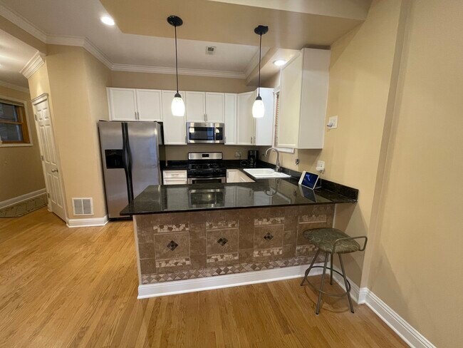 Foto del edificio - 1528 N Hudson Ave