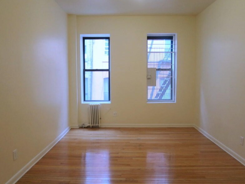 Primary Photo - 441 E 74th St