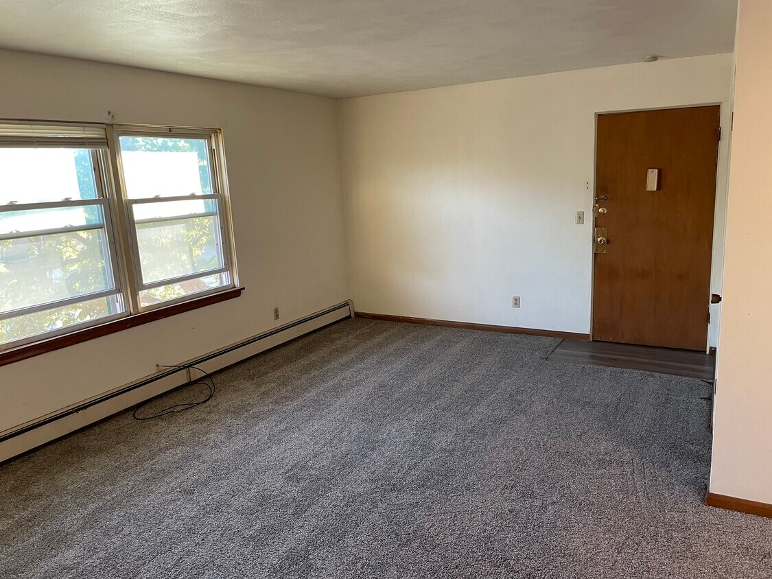 2021 18th Ave Unit 3, Rock Island, IL 61201 Apartments in Rock Island, IL