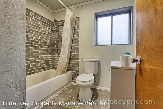 Foto del edificio - 2 br, 1 bath House - 2701  H  Street