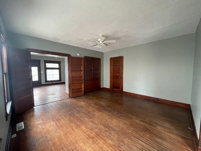 Building Photo - 418 E Main St