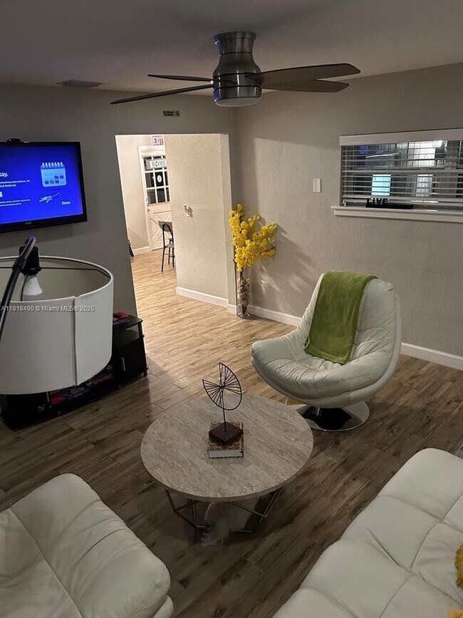 Foto del edificio - 5289 N Andrews Ave