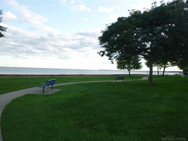 Foto del edificio - 26074 N Lake Dr