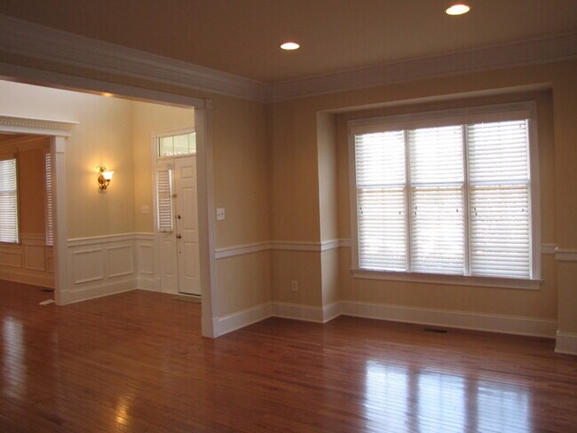 Building Photo - 10701 Round Brook Cir
