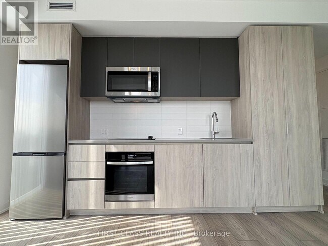 Photo du bâtiment - 5858 Yonge St