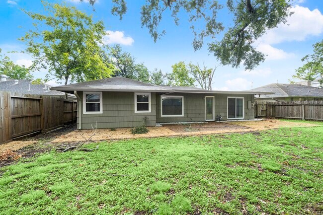 Foto del edificio - 5310 Windswept Ln