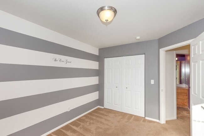 Building Photo - Spacious & Beautiful 3 Bedroom Home