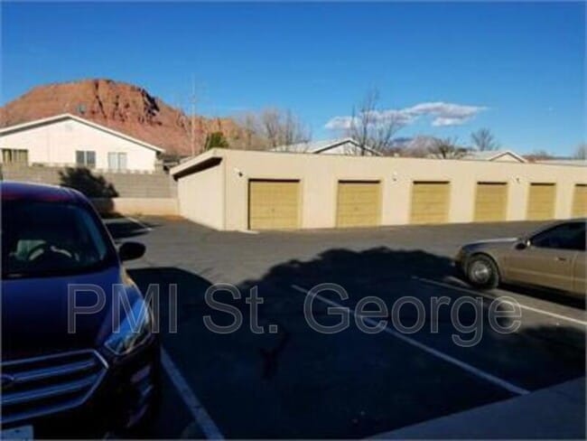 Building Photo - 35 E 600 S